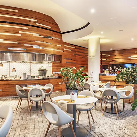 Doubletree By Hilton فندق فروتسواف