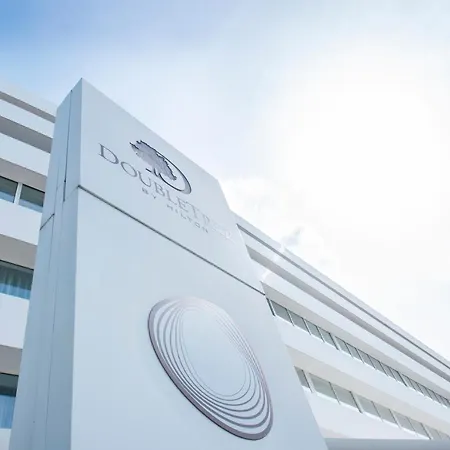 Doubletree By Hilton מלון